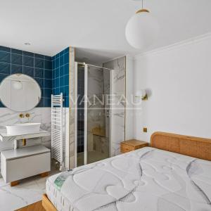 Paris VIe - Proche Luxembourg - Appartement refait de deux chambres au 3eme étage