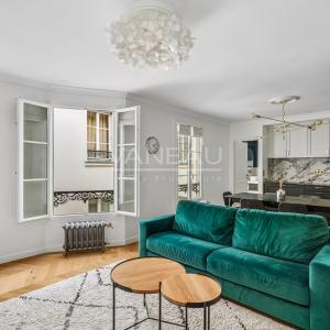 Paris VIe - Proche Luxembourg - Appartement refait de deux chambres au 3eme étage