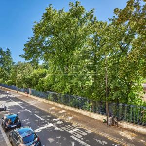 Paris XIVE - En face du Parc Montsouris, maison emblématique de 174 m² de 3 à 5 chambres et 60m² d'extérieur