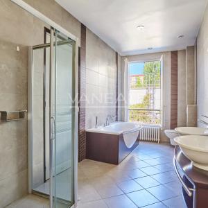 Paris XIVE - En face du Parc Montsouris, maison emblématique de 174 m² de 3 à 5 chambres et 60m² d'extérieur