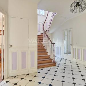 Paris XIVE - En face du Parc Montsouris, maison emblématique de 174 m² de 3 à 5 chambres et 60m² d'extérieur