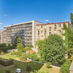 Paris XIVE - En face du Parc Montsouris, maison emblématique de 174 m² de 3 à 5 chambres et 60m² d'extérieur