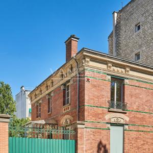 Paris XIVE - En face du Parc Montsouris, maison emblématique de 174 m² de 3 à 5 chambres et 60m² d'extérieur