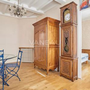 PARIS XVè  Ernest Renan : 2 pièces de charme à rénover