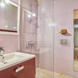 PARIS XVè  Ernest Renan : 2 pièces de charme à rénover