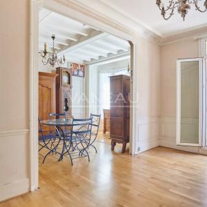 PARIS XVè  Ernest Renan : 2 pièces de charme à rénover