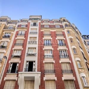 PARIS XV - Convention : Appartement au calme à rénover