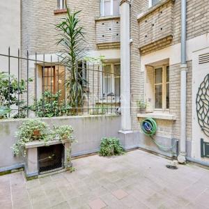 PARIS XV - Convention : Appartement au calme à rénover