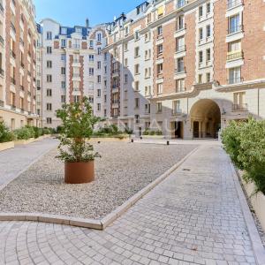 Neuilly - Saint-James - Appartement familial - Dernier étage noble