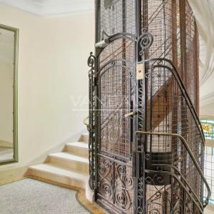 Paris XVIe-Trocadéro-Superbe appartement de 7 pièces prêt à vivre.