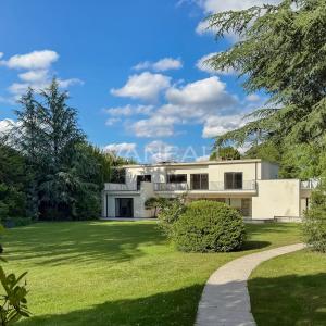 MAGNIFIQUE DEMEURE MODERNISTE DE 615M²