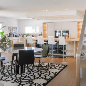 VILLA CONTEMPORAINE SUR TERRAIN DE ± 27 ARES AVEC PISCINE