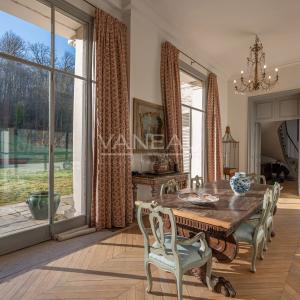 En bord de Seine, à proximité immédiate de Fontainebleau