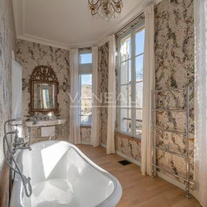 En bord de Seine, à proximité immédiate de Fontainebleau