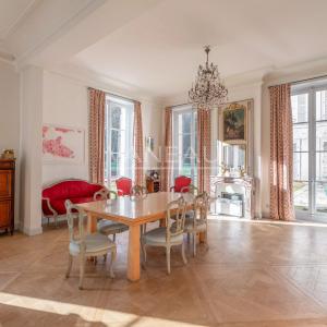 En bord de Seine, à proximité immédiate de Fontainebleau