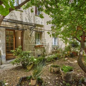 studio calme et sans vis à vis, vue ciel et verdure