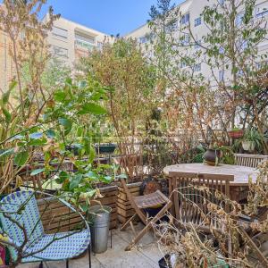 Paris XV - Cambronne : Appartement quatre pièces avec terrasse et balcon