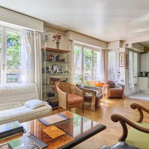 Paris XV - Cambronne : Appartement quatre pièces avec terrasse et balcon