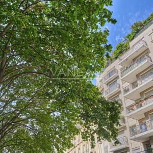 Paris XV - Cambronne : Appartement quatre pièces avec terrasse et balcon