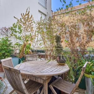 Paris XV - Cambronne : Appartement quatre pièces avec terrasse et balcon