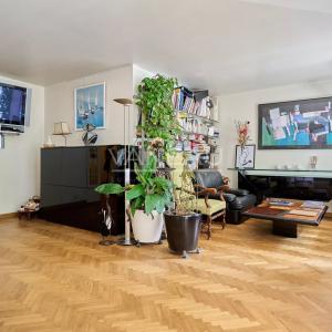 Paris XV - Cambronne : Appartement quatre pièces avec terrasse et balcon