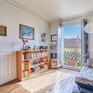 Paris XVe  Javel - Saint Charles Deux pièces Etage élevé  et balcons
