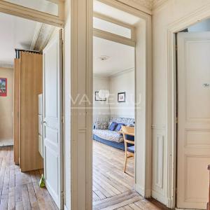 Paris XVe  Javel - Saint Charles Deux pièces Etage élevé  et balcons