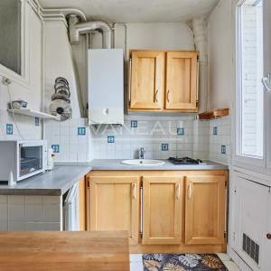 Paris XVe  Javel - Saint Charles Deux pièces Etage élevé  et balcons
