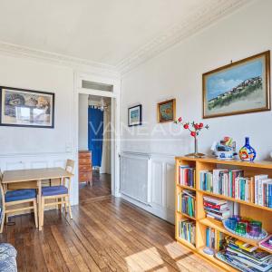 Paris XVe  Javel - Saint Charles Deux pièces Etage élevé  et balcons
