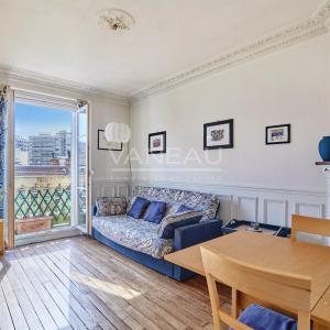 Paris XVe  Javel - Saint Charles Deux pièces Etage élevé  et balcons