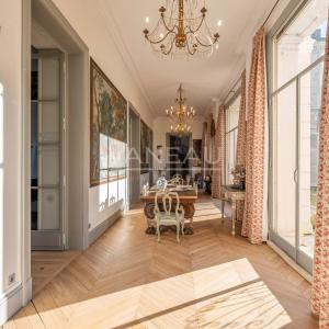 En bord de Seine, à proximité immédiate de Fontainebleau