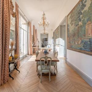 En bord de Seine, à proximité immédiate de Fontainebleau