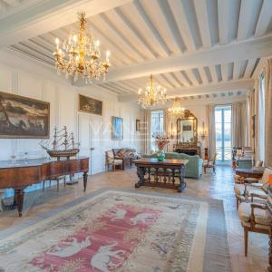 En bord de Seine, à proximité immédiate de Fontainebleau