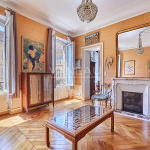 PARIS 7 - RUE DE BABYLONE - 2 chambres
