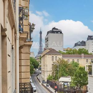 PARIS XVe - Cambronne / Commerce : spacieux deux pièces rénové