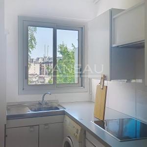 PARIS XVI - GRAND STUDIO MEUBLE avec balcon - RUE DE L'YVETTE