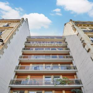Paris XVIe - Place Mexico - Appartement traversant vendu occupé