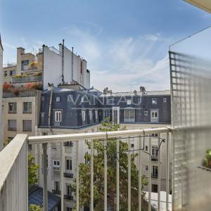 Paris XVIe - Place Mexico - Appartement traversant vendu occupé