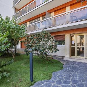 Paris XVIe - Place Mexico - Appartement traversant vendu occupé
