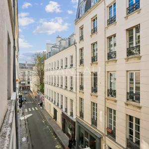 2 pièces rue de Verneuil - Paris VII