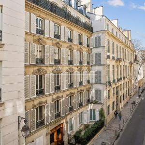 2 pièces rue de Verneuil - Paris VII