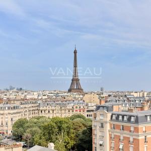 Paris XVe - Cambronne/Garibaldi appartement deux pièces vue Tour Eiffel
