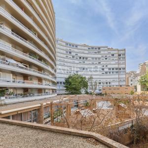 Paris XVe - Cambronne - Appartement trois pièces avec balcon