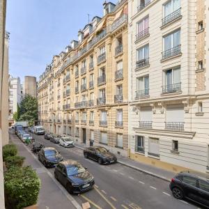 Paris XVe - Cambronne - Appartement trois pièces avec balcon