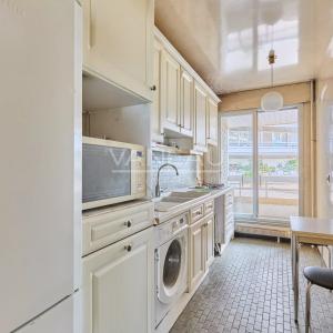 Paris XVe - Cambronne - Appartement trois pièces avec balcon
