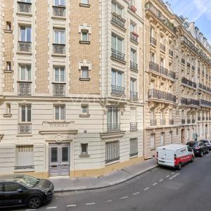 Paris XVe - Cambronne - Appartement trois pièces avec balcon
