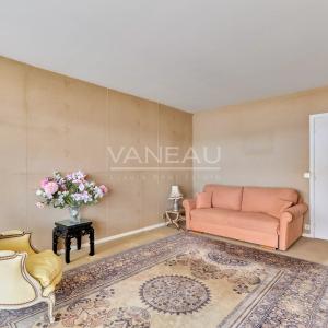 Paris XVe - Cambronne - Appartement trois pièces avec balcon