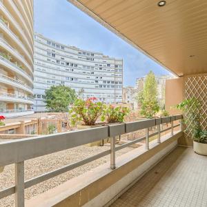 Paris XVe - Cambronne - Appartement trois pièces avec balcon