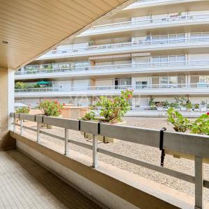 Paris XVe - Cambronne - Appartement trois pièces avec balcon