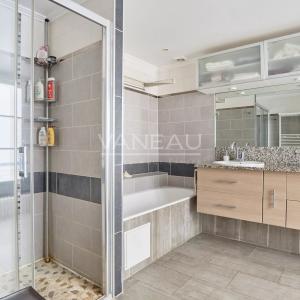 Appartement familial lumineux traversant cour et jardin -